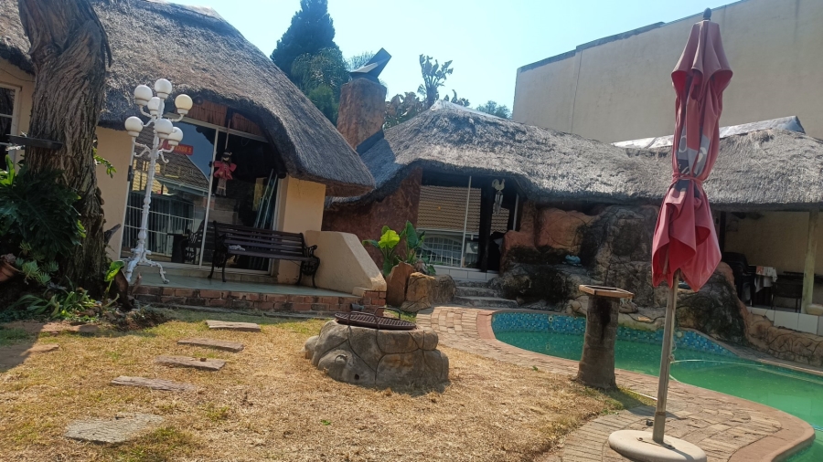 4 Bedroom Property for Sale in Wilkoppies North West